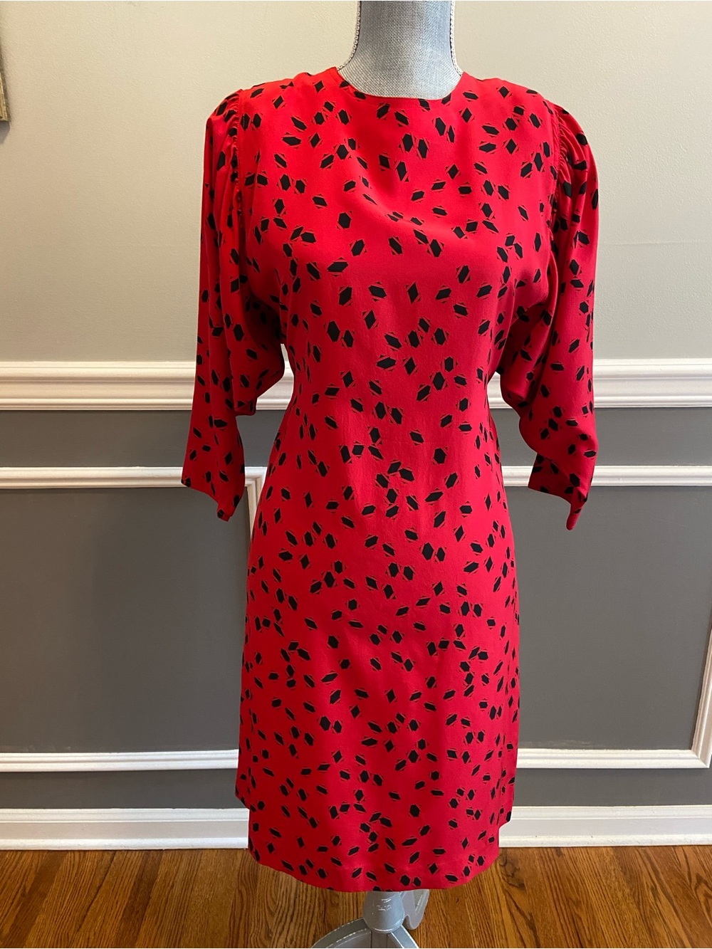 Vintage Red And Black Geometric Print Dress Women’s Size Medium (read)
There ar